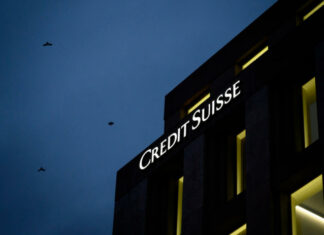 Credit Suisse solicita apoyo al Banco Central Suizo tras caída del 30% en sus acciones