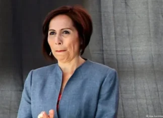 Ex ministra de Rafael Correa condenada por cohecho busca asilo en Argentina desde Caracas