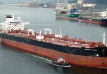 Trafigura y Vitol consideran aumentar el comercio de petróleo ruso dentro de las sanciones internacionales