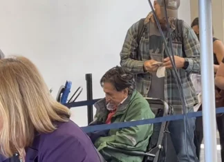 Alejandro Toledo llega a Lima y es trasladado a prisión para enfrentar proceso de extradición