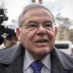 EEUU: Bob Menéndez condenado a 11 años de prisión por trama de sobornos