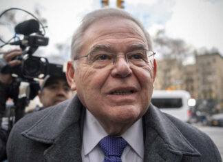 EEUU: Bob Menéndez condenado a 11 años de prisión por trama de sobornos