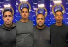 Cuatro funcionarios policiales son detenidos por presunto robo de dinero entre los escombros en La Guaira