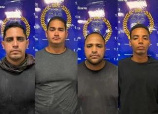 Cuatro funcionarios policiales son detenidos por presunto robo de dinero entre los escombros en La Guaira